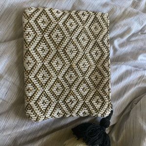 Universal thread, target, clutch bag